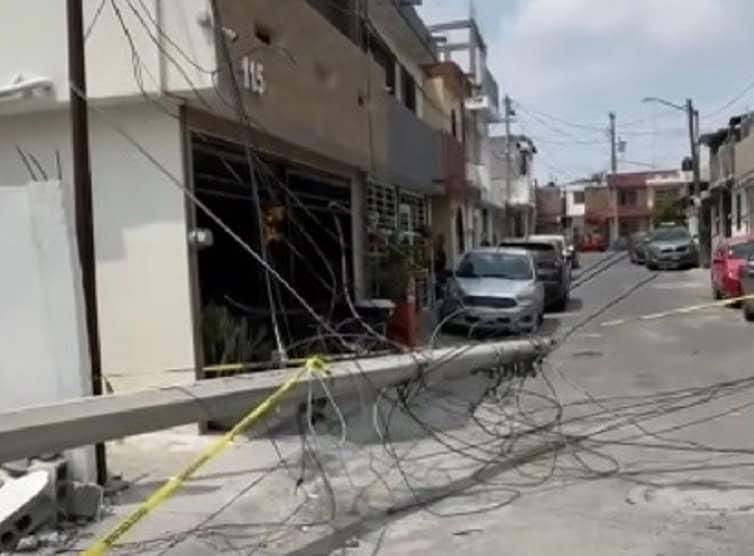 Jala cables, causa daños y huye