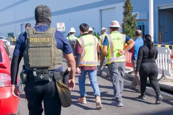 Llama Trump a empresas a respetar leyes migratorias