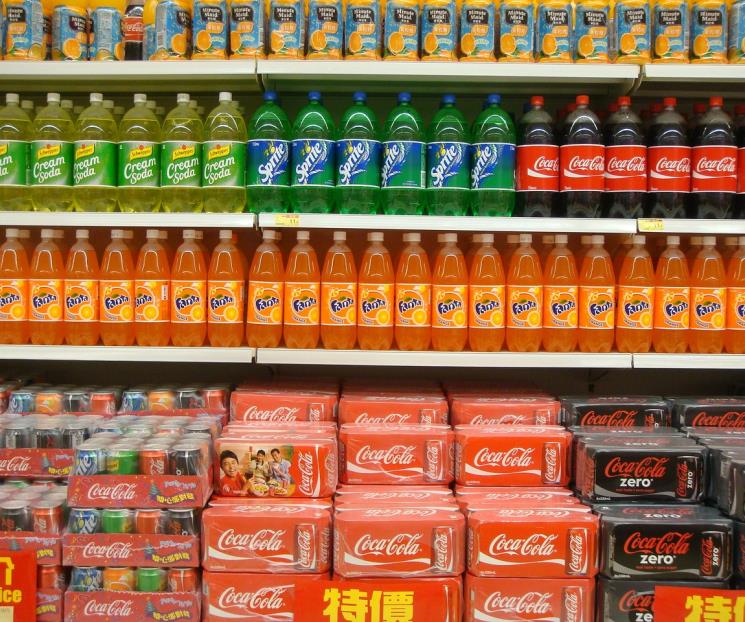 Sheinbaum revela encuesta tras proponer subir impuesto del refresco