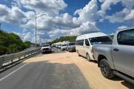 Vuelca tráiler cargado con soya