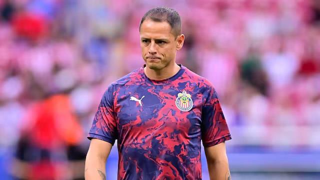 Pide Cuau a Chicharito que se retire