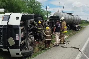 Vuelca pipa en Montemorelos