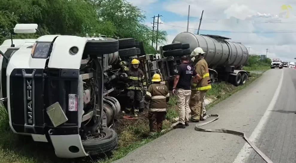 Vuelca pipa en Montemorelos Vuelca pipa en Montemorelos