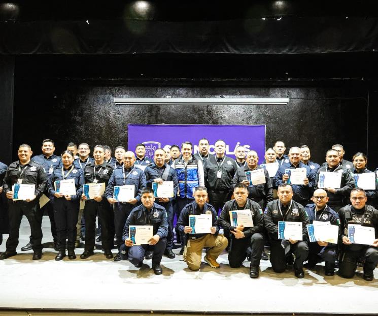 Entrega Carrillo 36 ascensos de grado a elementos de la Policía