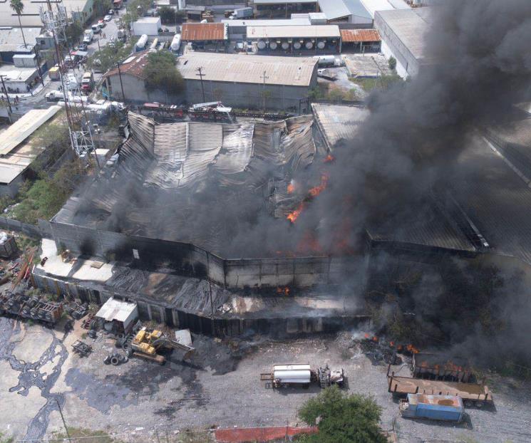 Arde parque industrial en Escobedo