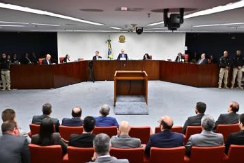 Tiene Bolsonaro primer voto a favor en su juicio