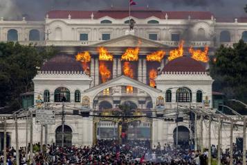 Dejan protestas al menos 30 muertos y m&aacute;s de mil heridos