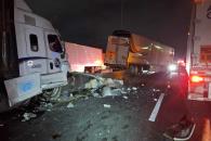 Chocan tr&aacute;ileres en el Libramiento Noroeste