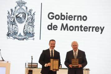 Reconoce Monterrey trayectoria de Fernando Canales Clariond