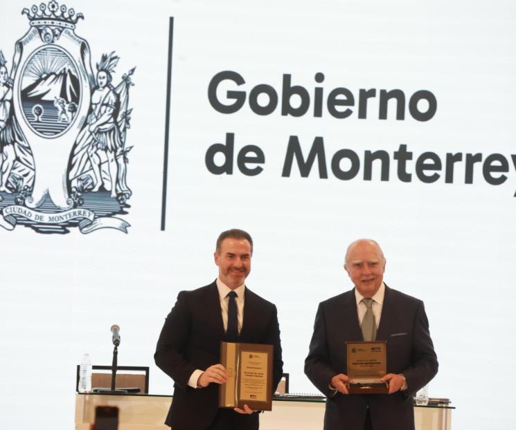 Reconoce Monterrey trayectoria de Fernando Canales Clariond