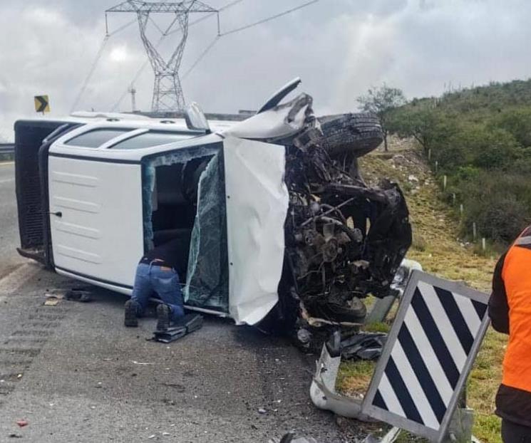 Vuelca camioneta en la Saltillo Vuelca camioneta en la Saltillo