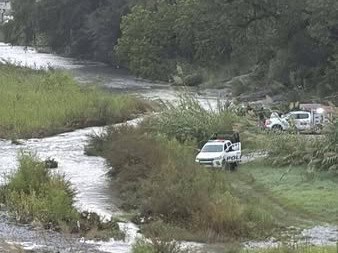 Dos hombres armados fueron abatidos tras un enfrentamiento con elementos de la Policía de Montemorelos, la madrugada de ayer a unos metros de la comandancia municipal, junto al Río Pilón, en ese municipio del sur de Nuevo León.