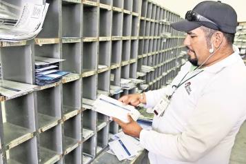 Reactiva Correos de M&eacute;xico env&iacute;os de cartas a Estados Unidos