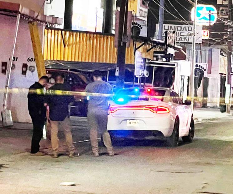 Asesinan asaltantes a empleado de tienda
