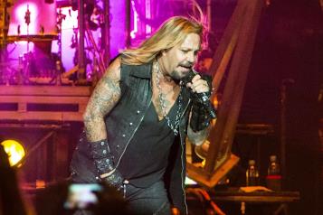 Vince Neil revela que sufri&oacute; un derrame cerebral