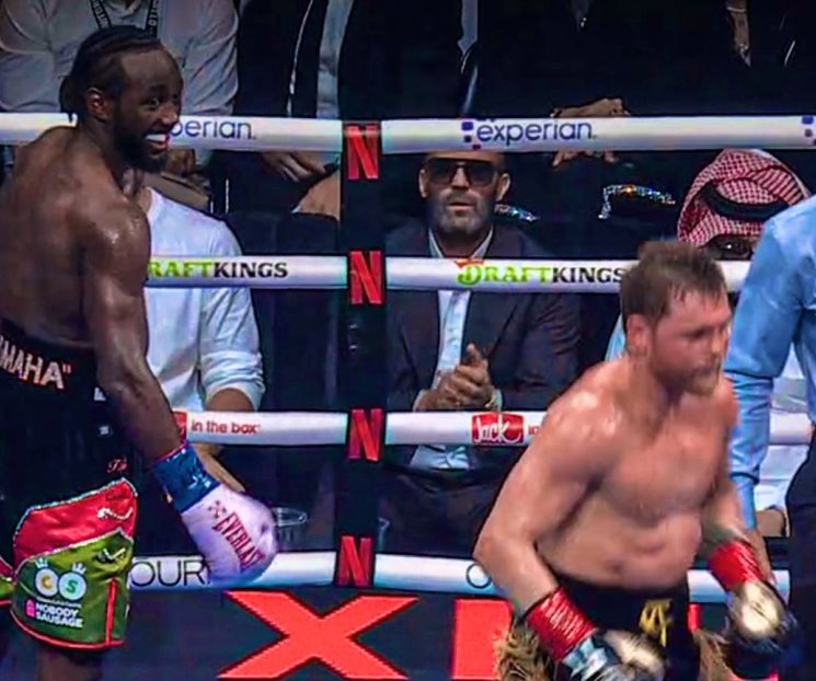 Da la cara Canelo tras perder con Crawford
