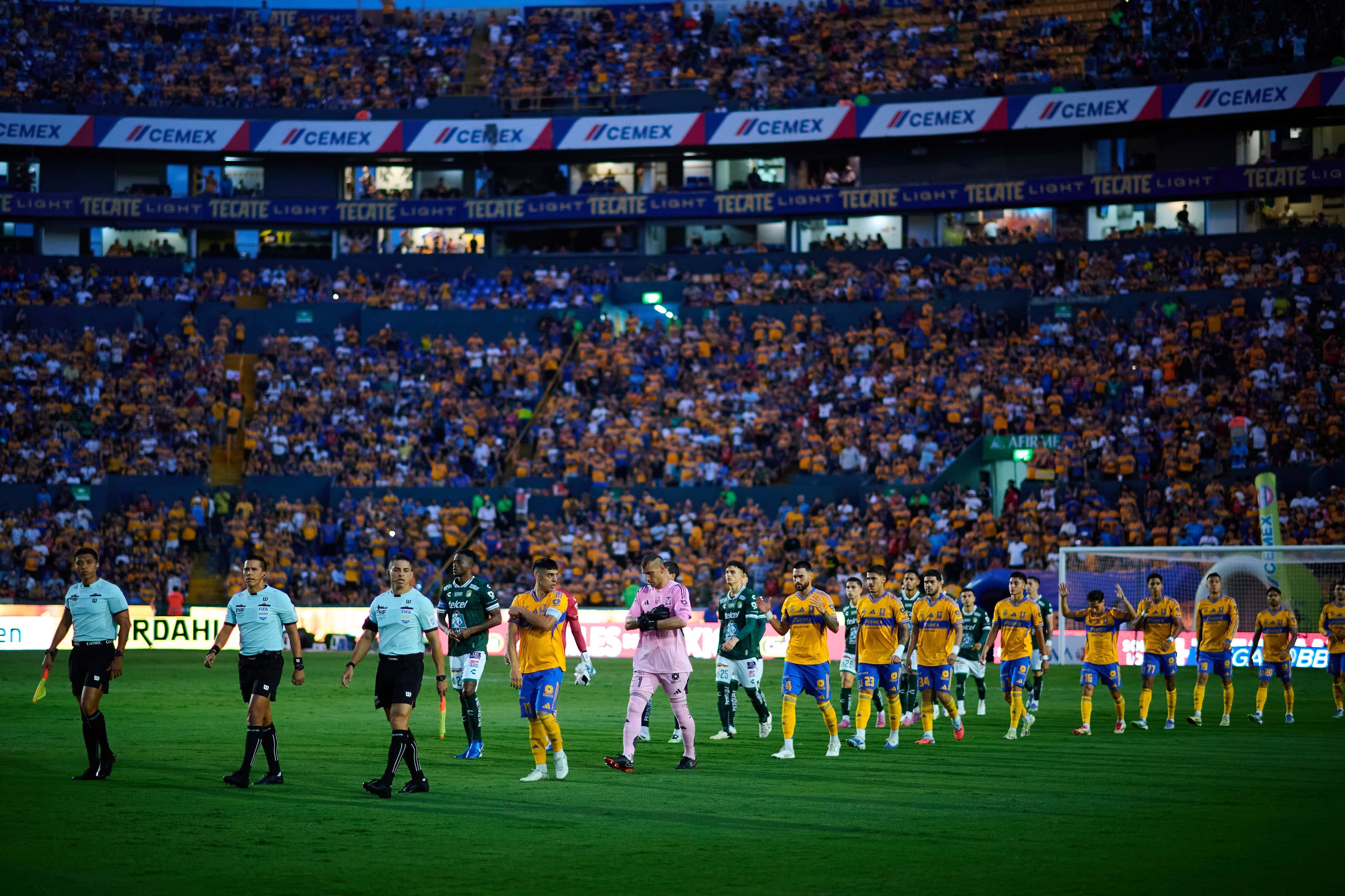 Estadio Universitario.
