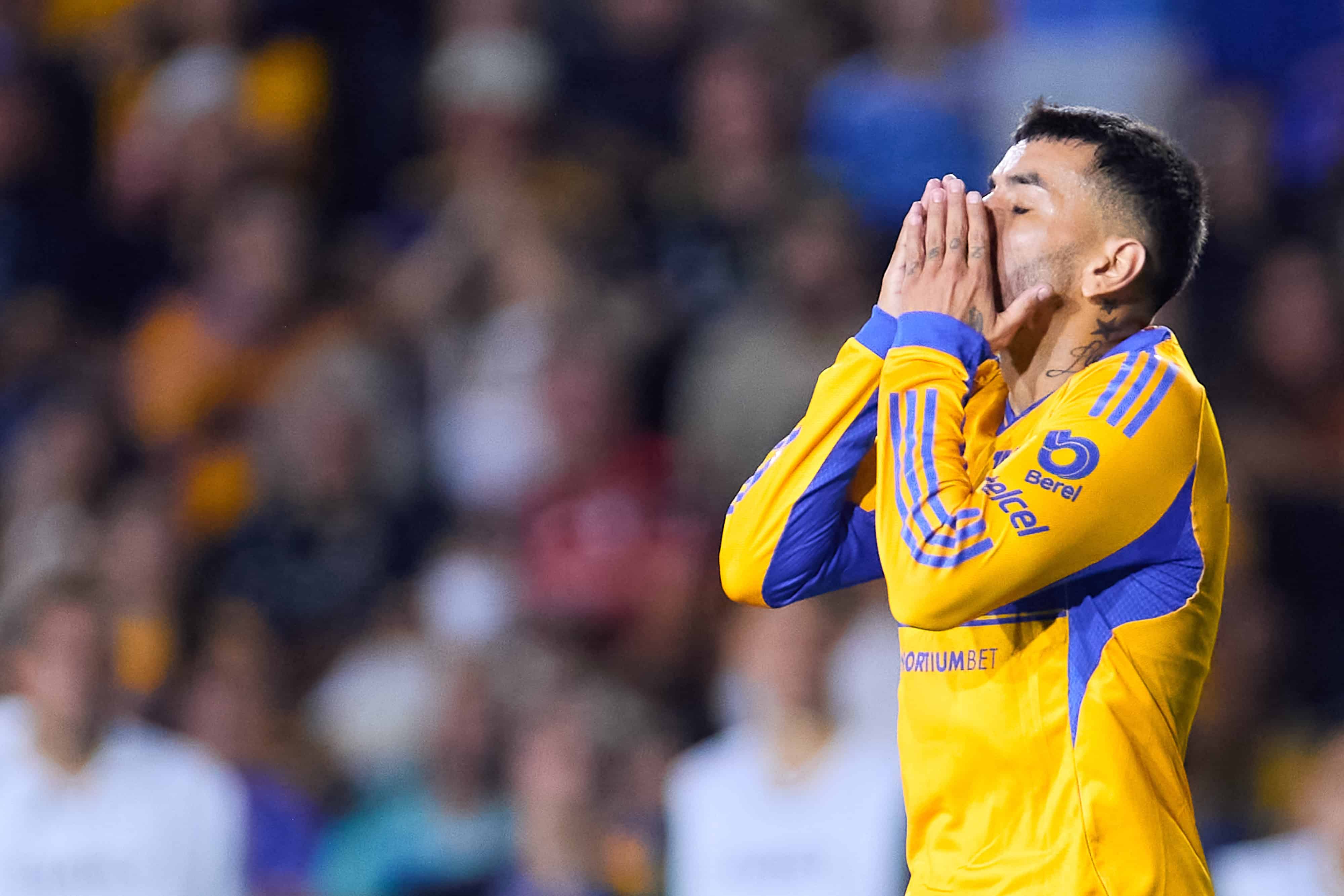 Ángel Correa anota, pero es anulado.