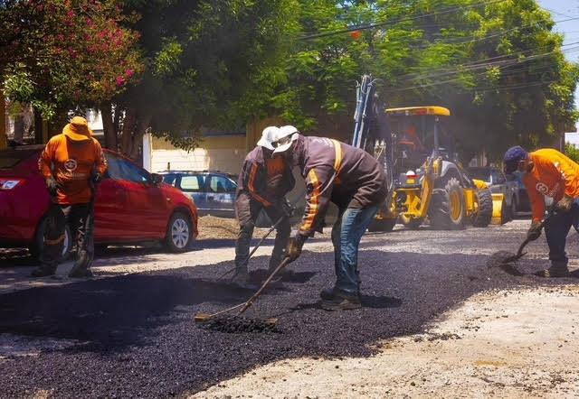 Pavimentan calle Hidalgo en Guadalupe tras décadas sin atención