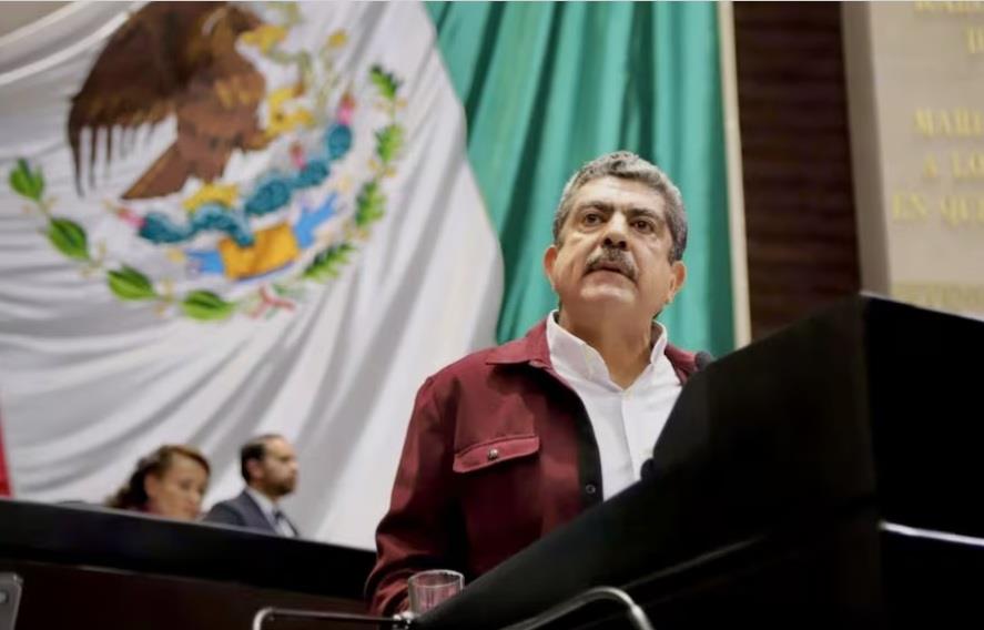 Familiares de Manuel Espino recaudan fondos para pagar gastos m&eacute;dico