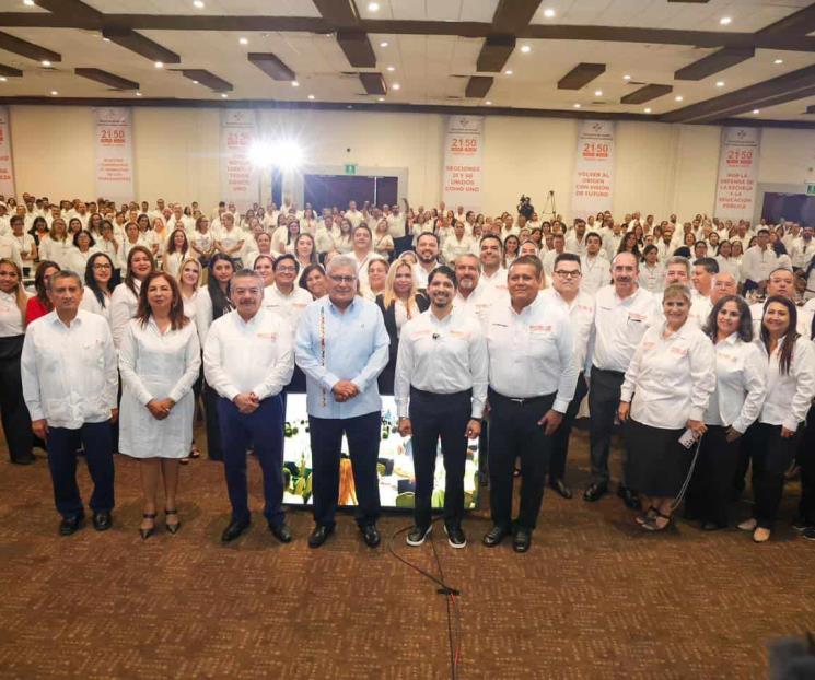 Se reúnen líderes sindicales con dirigente nacional de los maestros