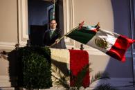 Disfrutan habitantes de Santiago de grupos musicales durante festejo