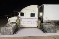 Aseguran camión con 1.5 toneladas de droga Aseguran camión con 1.5 toneladas de droga
