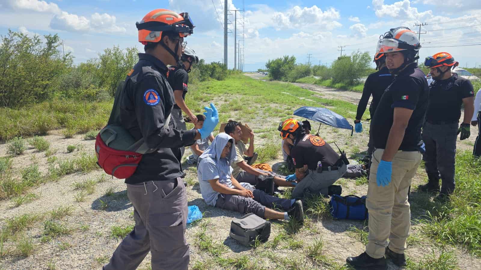 Un saldo de nueve lesionados, dejó un choque volcadura en el que se vio involucrado un transporte de persona, ayer en Apodaca.