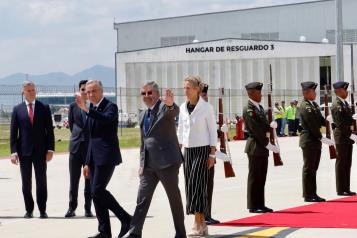 De la Fuente recibe en AIFA a primer ministro de Canadá, Mark Carney