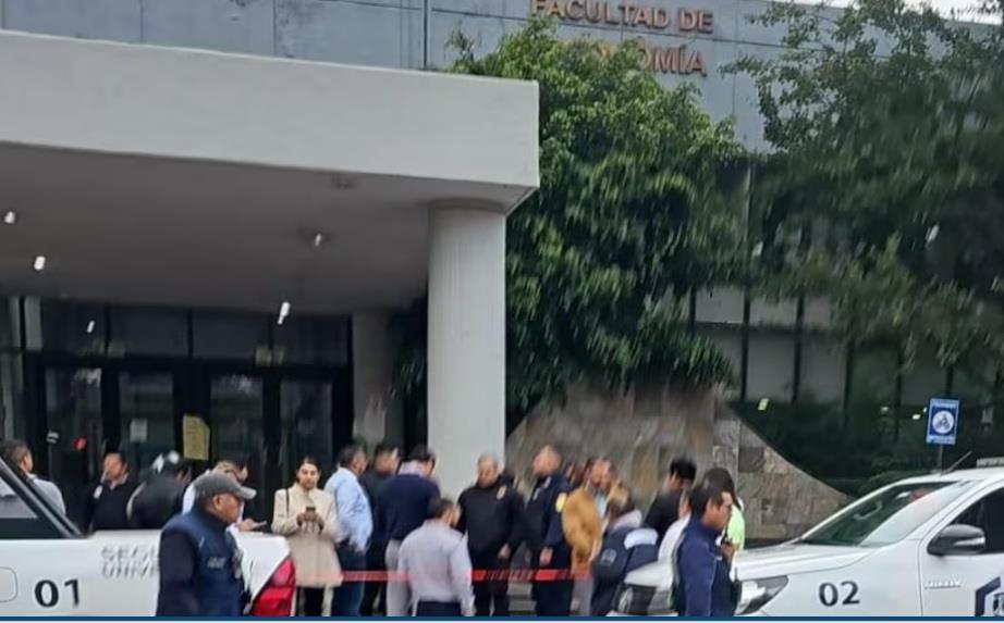 Facultad de Economía UNAM suspende clases por amenaza de explosivo Facultad de Economía UNAM suspende clases por amenaza de explosivo