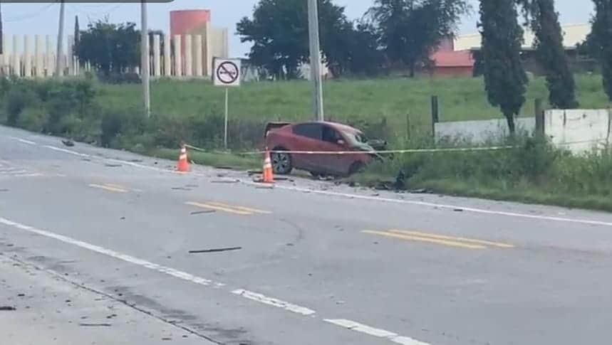 Fallece mujer en choque de auto contra tr&aacute;iler en Cadereyta