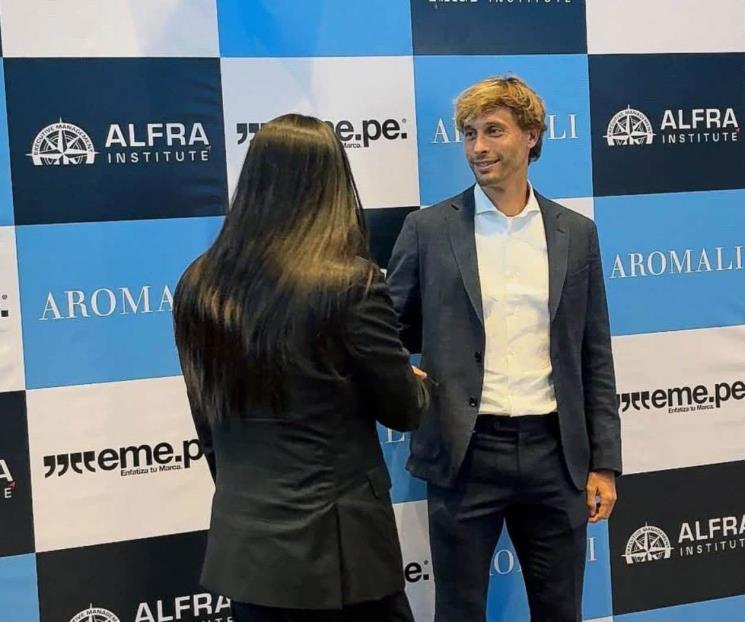 Expone Canales Masterclass con Valdano