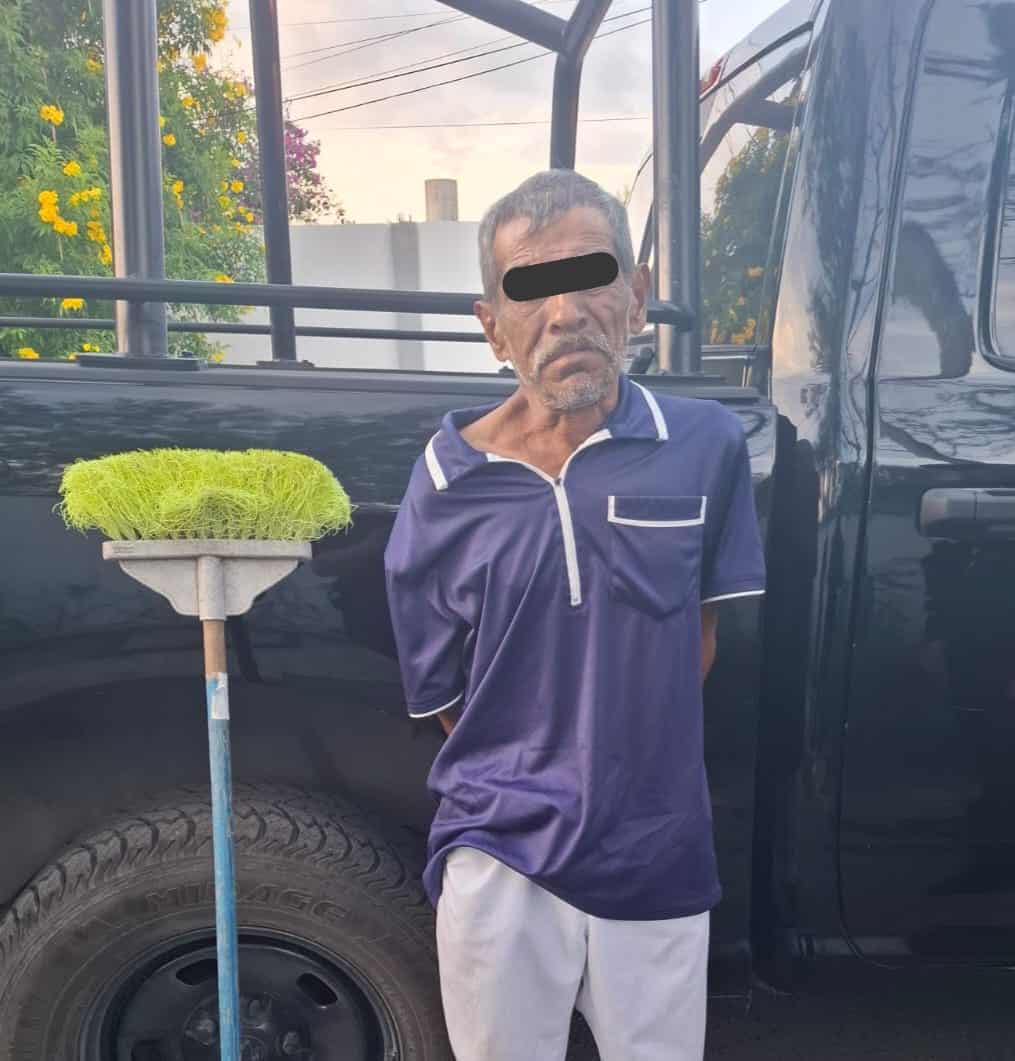 En posesi&oacute;n de dos envoltorios de hierba verde con las caracter&iacute;sticas de la marihuana, fue arrestada una persona por elementos de la polic&iacute;a de Monterrey, en la Colonia Benito Ju&aacute;rez.