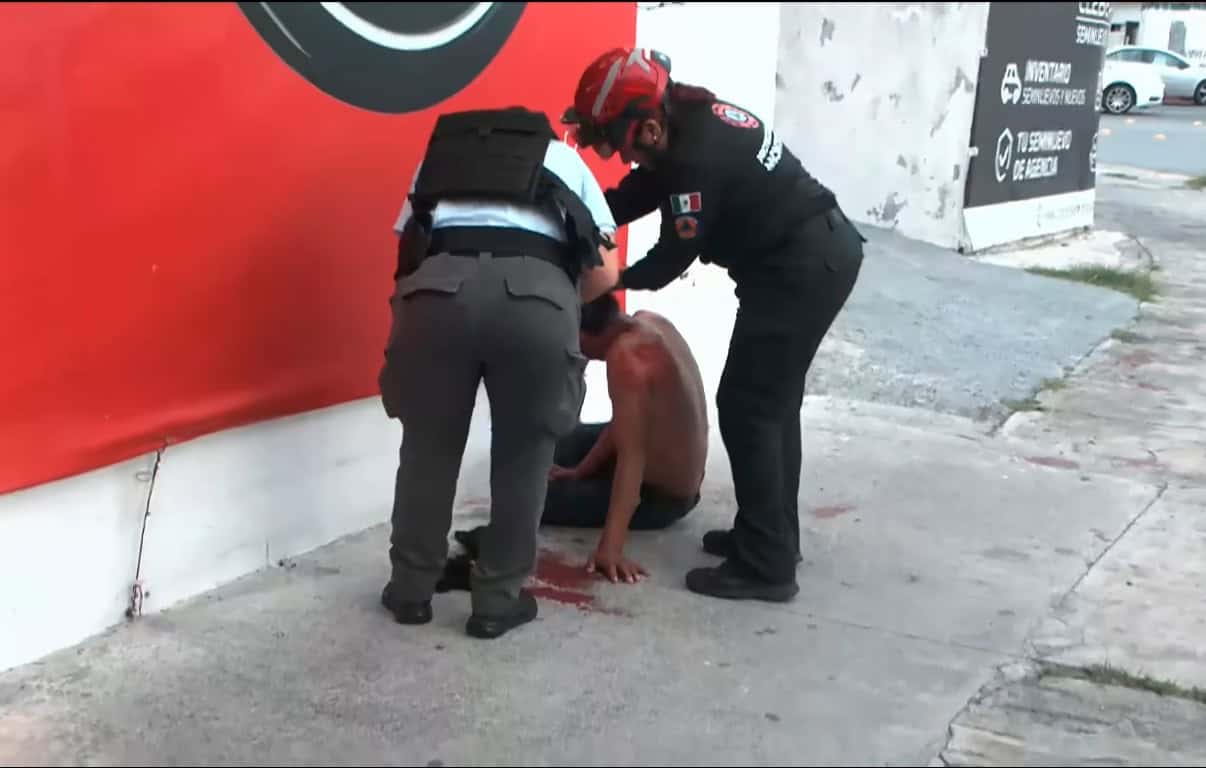 Un hombre termin&oacute; con lesiones de consideraci&oacute;n, al ser atacado a golpes por varios desconocidos, que lo despojaron de sus pertenencias, en la colonia Churubusco de Monterrey.