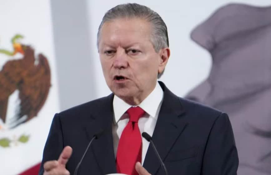 Arturo Zald&iacute;var se pronuncia sobre la reforma a Ley de Amparo