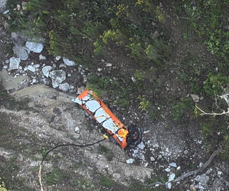 Rescatan cuerpo de hombre que cayó a barranco en Galeana Rescatan cuerpo de hombre que cayó a barranco en Galeana
