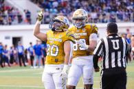 Auténticos siguen invictos