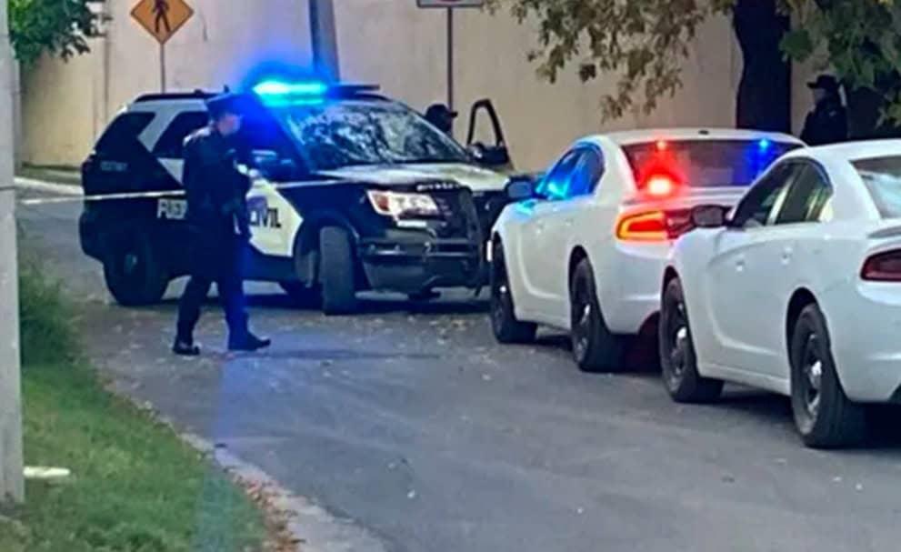 Lo matan afuera de su casa