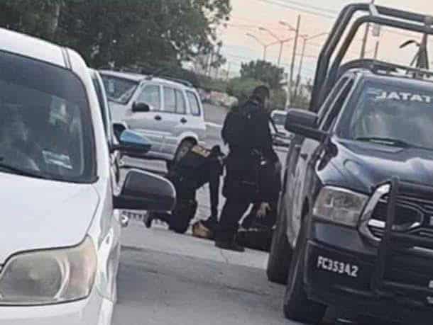 Reportan con muerte cerebral a agredido por polic&iacute;as