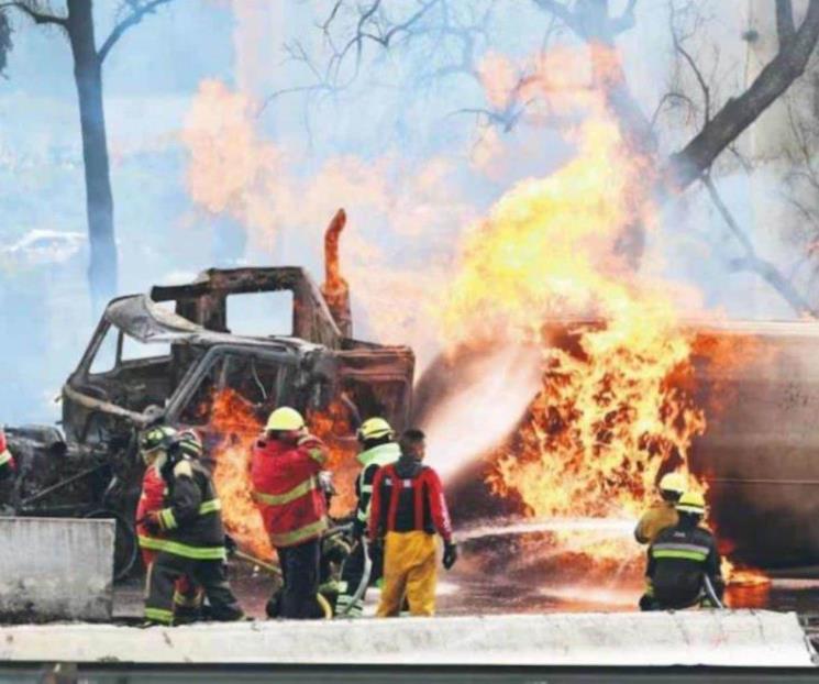 Aumenta a 27 cifra de muertos por explosi&oacute;n de pipa 