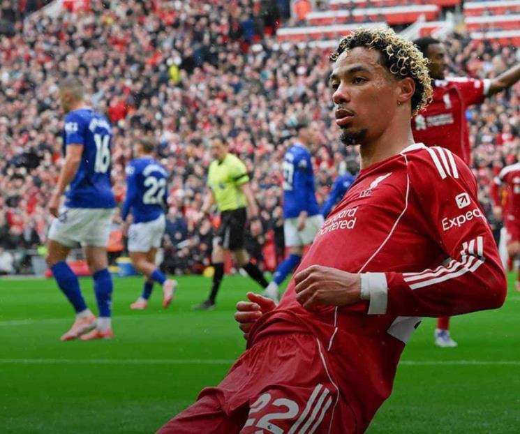 Derrota Liverpool al Everton y se mantiene en la cima en Inglaterra Derrota Liverpool al Everton y se mantiene en la cima en Inglaterra