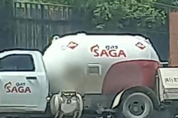 Termina pipa volcada parcialmente