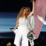 Queda Shakira conmovida por cover de Antología de Dua Lipa