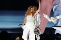 Queda Shakira conmovida por cover de Antología de Dua Lipa