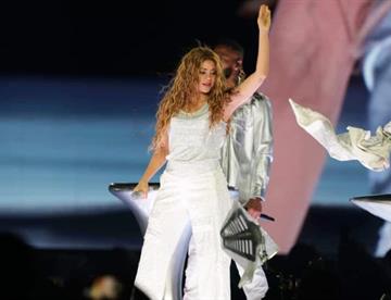 Queda Shakira conmovida por cover de Antología de Dua Lipa