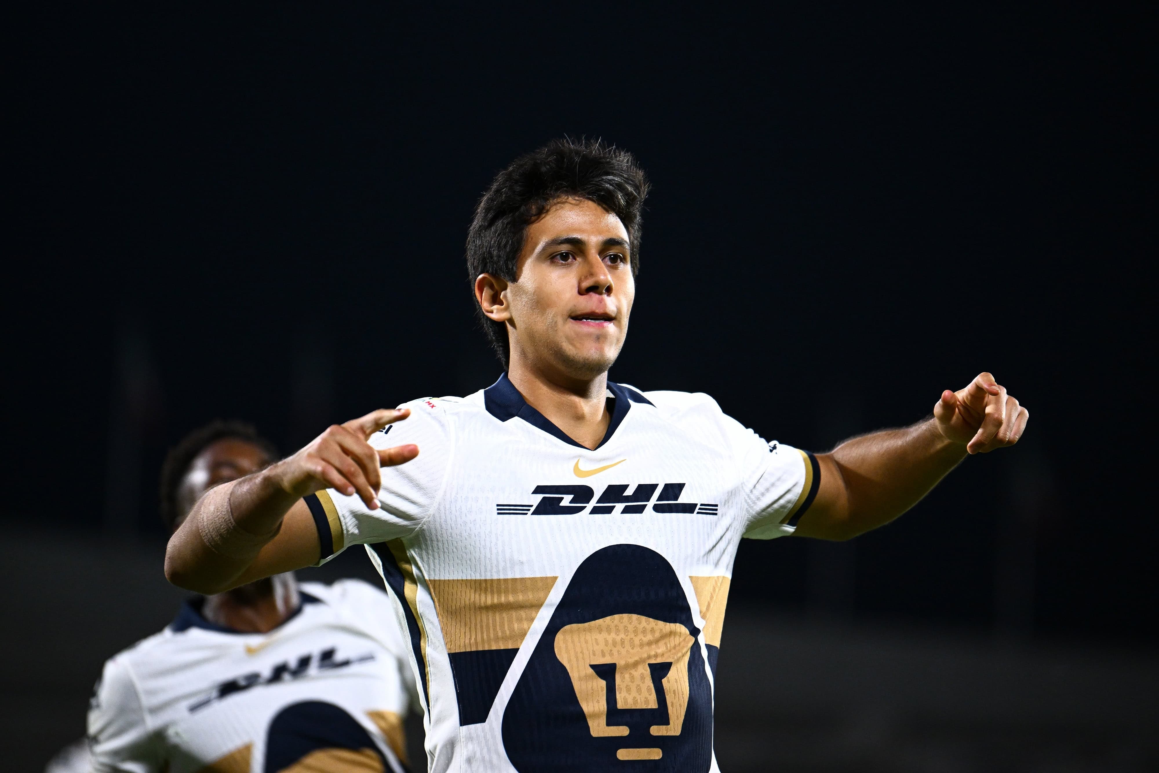 Jos&eacute; Juan Mac&iacute;as hace el 1-0.