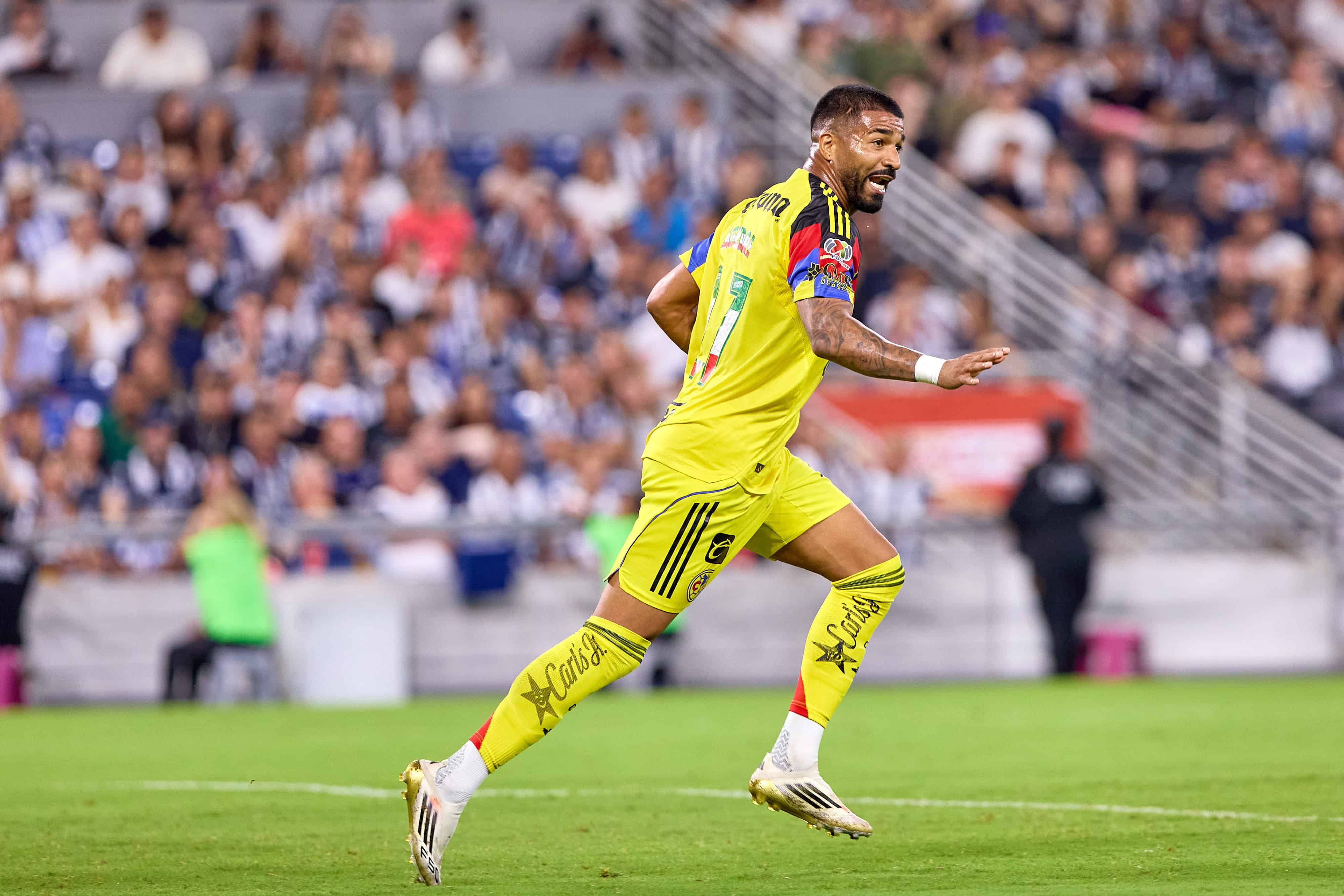 Rodrigo Aguirre hace el del descuento.