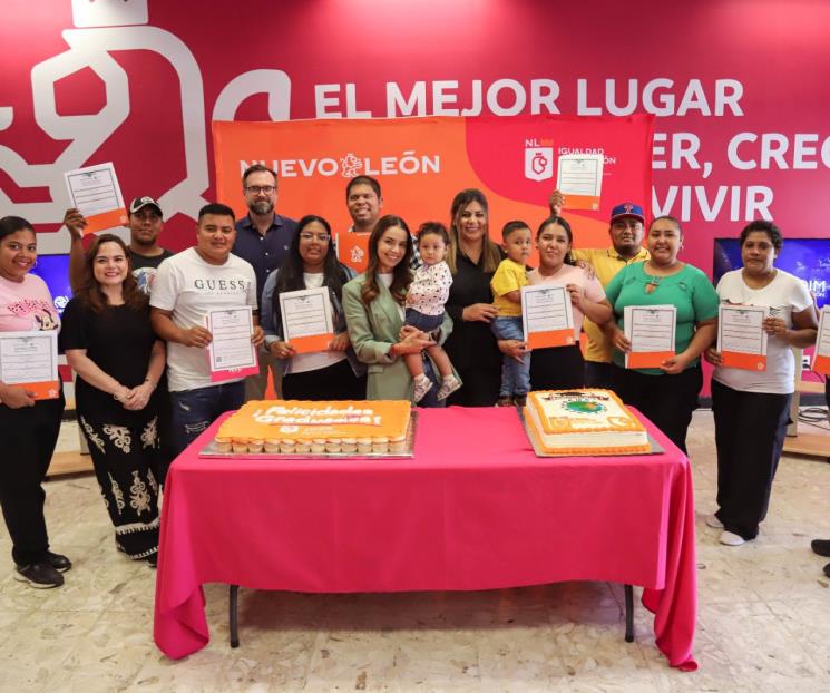 Entregan 25 certificados de primaria a migrantes