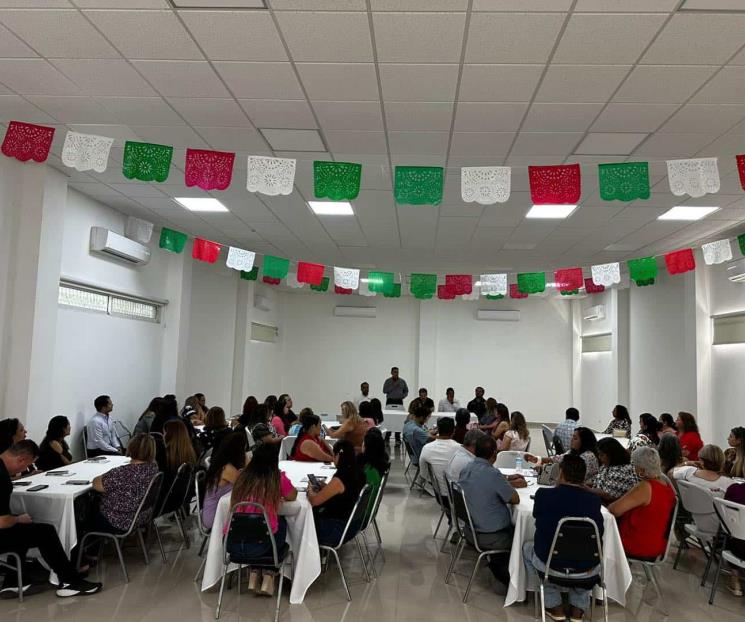 Informan sobre derechos de mujeres a trabajadores de la educación