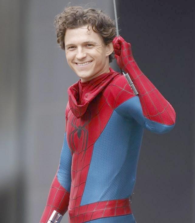 Hospitalizan a Tom Holland tras accidente en Spiderman